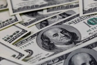 dolar-cai-para-r$-5,50-apos-retaliacao-do-ira-a-bases-americanas