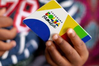 caixa-paga-bolsa-familia-a-beneficiarios-com-nis-de-final-8