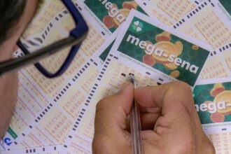 mega-sena-acumula-e-premio-principal-vai-para-r$-45-milhoes