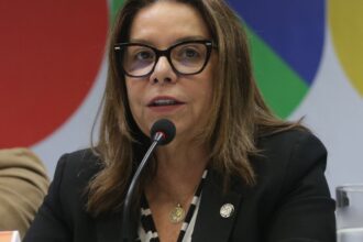 estudantes-devem-buscar-alternativa-aos-eua,-diz-presidente-da-capes