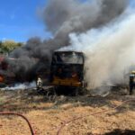 fogo-em-vegetacao-se-espalha-e-destroi-sucatas-de-onibus-em-palmas