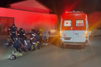 mulher-de-35-anos-morre-ao-ser-arremessada-da-garupa-de-moto-em-acidente,-diz-pm