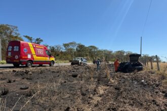 batida-de-frente-entre-carros-deixa-uma-mulher-morta-na-to-010