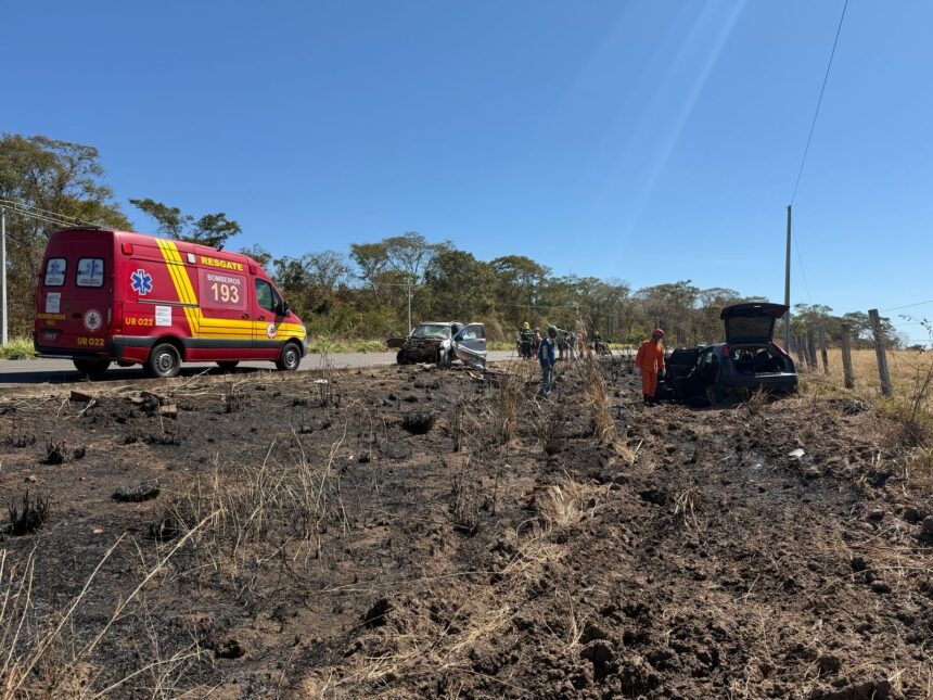 batida-de-frente-entre-carros-deixa-uma-mulher-morta-na-to-010