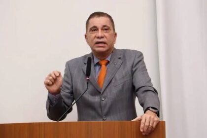 em-meio-a-muitas-especulacoes,-amastha-aguarda-para-conversar-com-prefeito-eduardo-siqueira