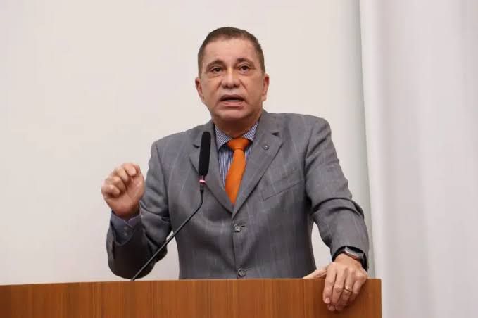 em-meio-a-muitas-especulacoes,-amastha-aguarda-para-conversar-com-prefeito-eduardo-siqueira