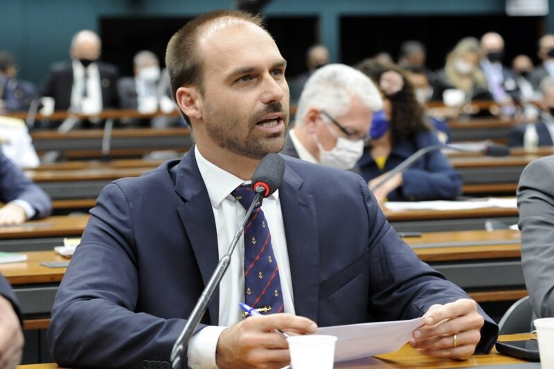 eduardo-aumenta-ilicitos-apos-tornozeleira-em-bolsonaro,-diz-alexandre-de-moraes