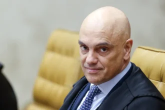 moraes-da-24-horas-para-bolsonaro-explicar-uso-de-redes-sociais