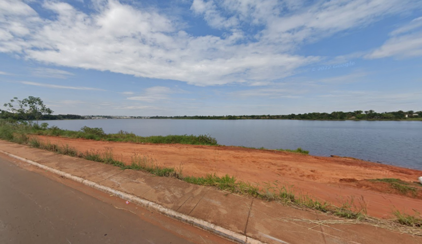 homem-e-encontrado-caido-as-margens-de-rio-com-ferimentos-de-bala-no-rosto,-diz-pm