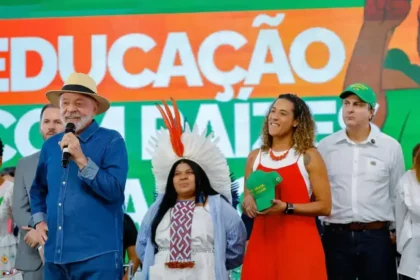 lula-mantem-disposicao-para-o-dialogo,-mas-critica-recusa-de-trump