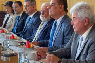 senadores-brasileiros-buscam-dialogo-sobre-tarifas-impostas-por-trump