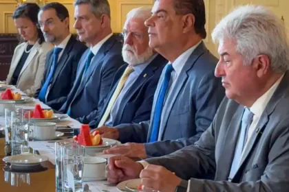 senadores-brasileiros-buscam-dialogo-sobre-tarifas-impostas-por-trump