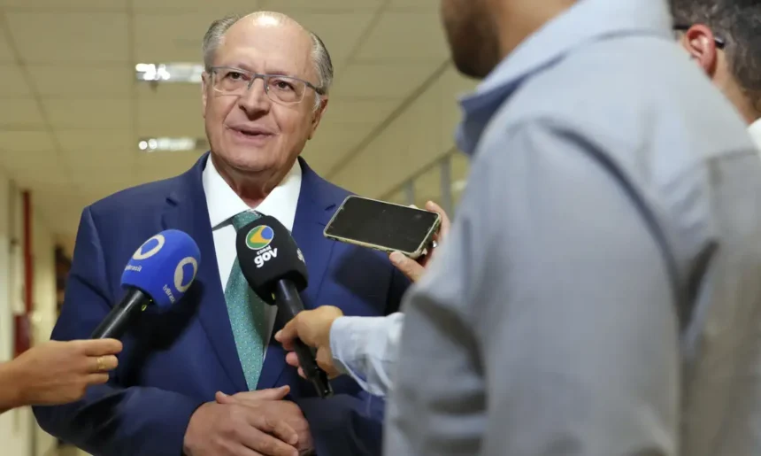 brasil-esta-conversando-com-reserva-com-estados-unidos,-diz-alckmin