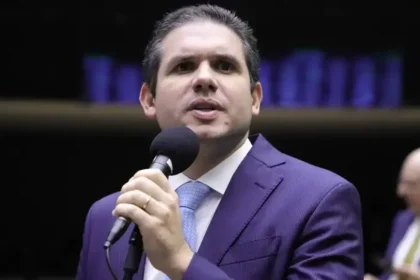 presidente-da-camara-diz-que-providencias-sobre-zambelli-ja-estao-sendo-tomadas