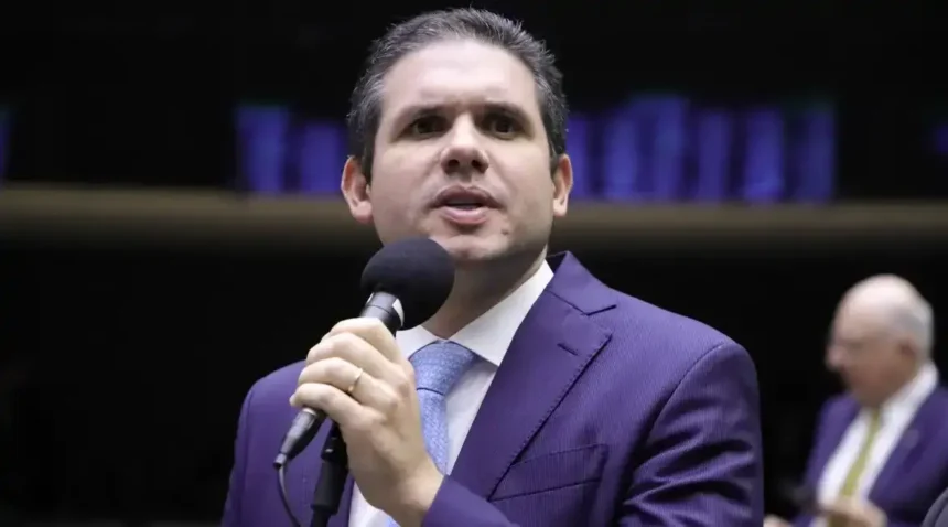 presidente-da-camara-diz-que-providencias-sobre-zambelli-ja-estao-sendo-tomadas