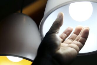 aneel-autoriza-renovacao-de-contratos-com-distribuidoras-inadimplentes