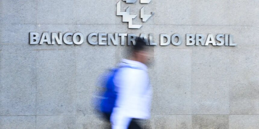 bc-acompanha-tarifaco-e-ve-juro-alto-por-tempo-bastante-prolongado
