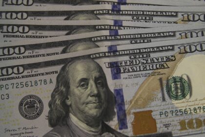dolar-fecha-abaixo-de-r$-5,50-pela-primeira-vez-em-quase-um-mes