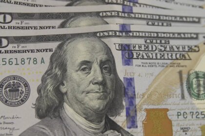 dolar-cai-para-r$-5,42-e-atinge-menor-valor-em-mais-de-um-mes