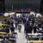 sem-acordo,-anistia-e-foro-privilegiado-ficam-de-fora-da-pauta-da-camara-dos-deputados