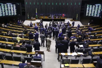 sem-acordo,-anistia-e-foro-privilegiado-ficam-de-fora-da-pauta-da-camara-dos-deputados