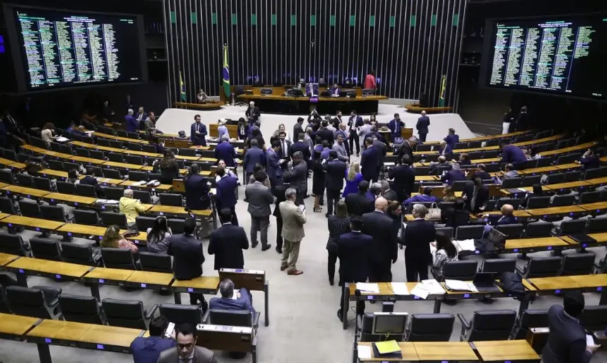 sem-acordo,-anistia-e-foro-privilegiado-ficam-de-fora-da-pauta-da-camara-dos-deputados