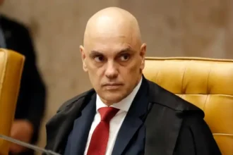 nao-ha-chance-de-recuar-um-milimetro,-diz-moraes-ao-washington-post
